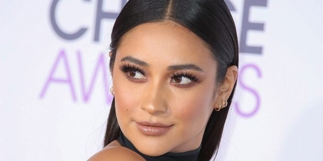 Shay Mitchell - Age, Family, Bio | Famous Birthdays