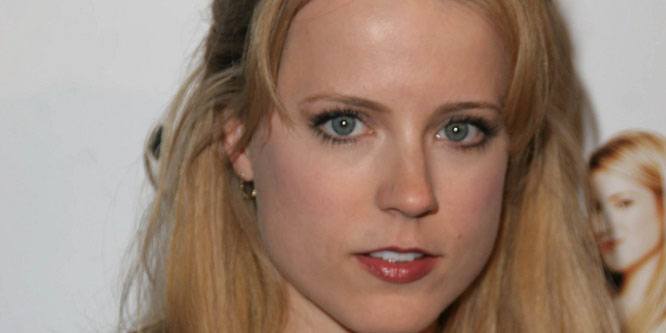 Allison Munn - Age, Family, Bio | Famous Birthdays