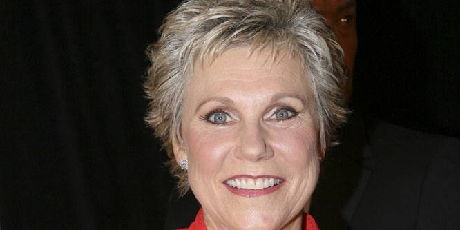 Anne Murray - Age, Family, Bio | Famous Birthdays