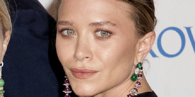 Mary-Kate Olsen - Age, Family, Bio | Famous Birthdays