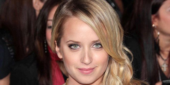 Megan Park - Age, Family, Bio | Famous Birthdays