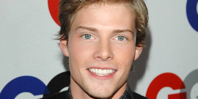 Hunter Parrish - Age, Family, Bio | Famous Birthdays