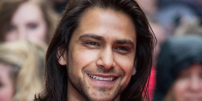 Luke Pasqualino - Age, Family, Bio | Famous Birthdays