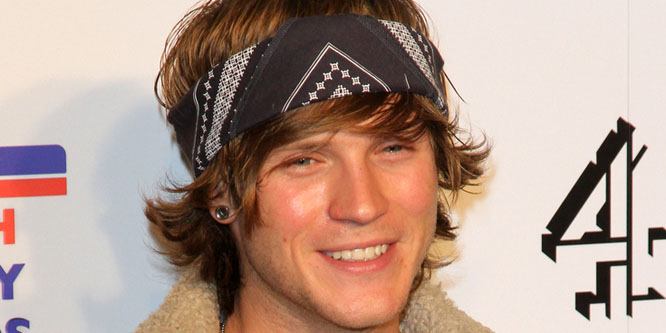 Dougie Poynter - Age, Family, Bio | Famous Birthdays