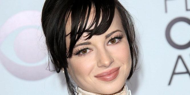 Ashley Rickards - Age, Family, Bio | Famous Birthdays