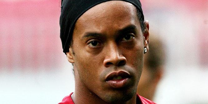 Ronaldinho - Age, Family, Bio | Famous Birthdays