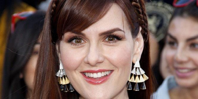 Sara Rue - Age, Family, Bio | Famous Birthdays