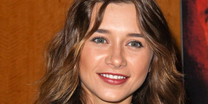 Olesya Rulin - Age, Family, Bio | Famous Birthdays
