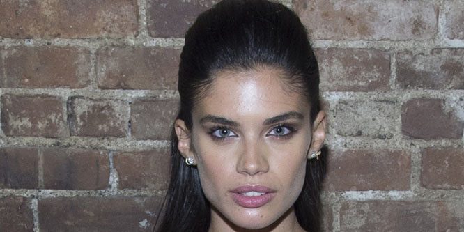 Sara Sampaio - Age, Family, Bio | Famous Birthdays
