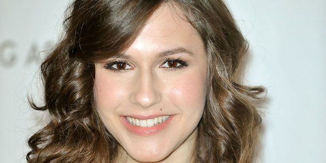 Erin Sanders - Age, Family, Bio | Famous Birthdays