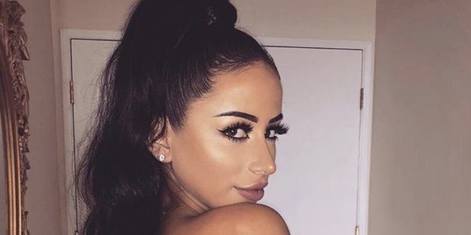 Amber Scholl - Age, Family, Bio | Famous Birthdays