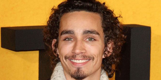 Robert Sheehan - Age, Family, Bio | Famous Birthdays