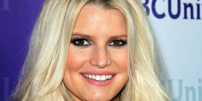 Jessica Simpson - Age, Family, Bio | Famous Birthdays - How Old Is Jessica Simpson? Pop Star's Age & Comeback Story