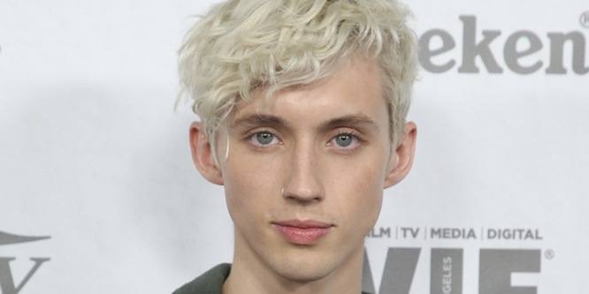 Troye Sivan - Age, Family, Bio | Famous Birthdays