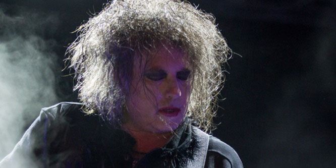 Robert Smith - Age, Family, Bio | Famous Birthdays