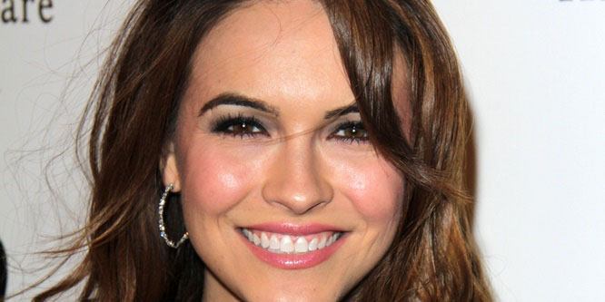 Chrishell Stause - Age, Family, Bio | Famous Birthdays