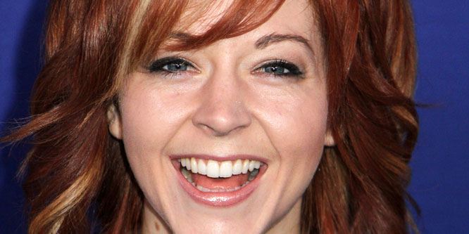Lindsey Stirling - Age, Family, Bio | Famous Birthdays