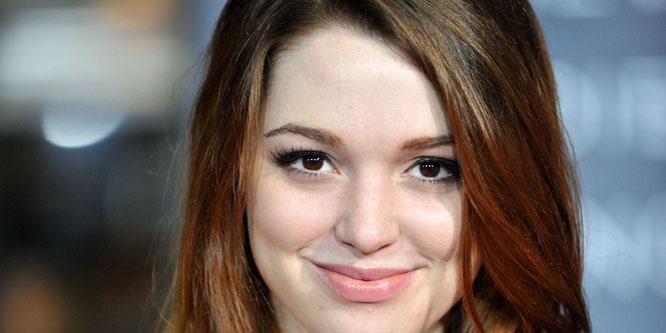 Jennifer Stone - Age, Family, Bio | Famous Birthdays
