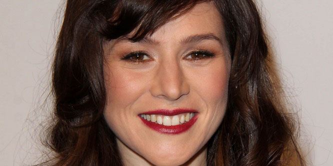 Yael Stone - Age, Family, Bio | Famous Birthdays
