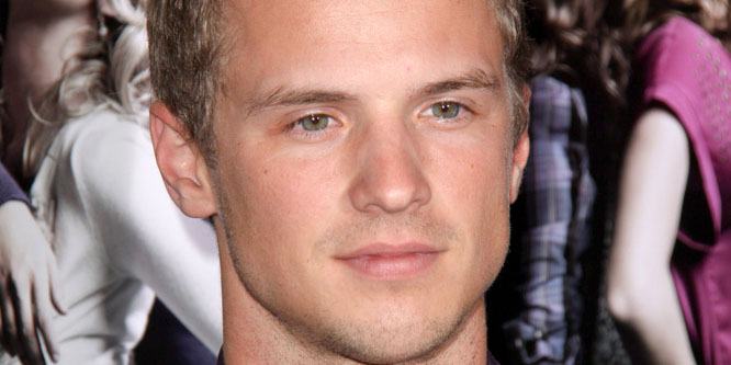 Freddie Stroma - Age, Family, Bio | Famous Birthdays