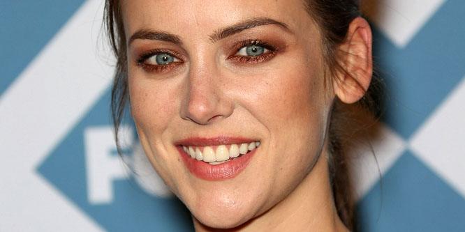 Jessica Stroup - Age, Family, Bio | Famous Birthdays