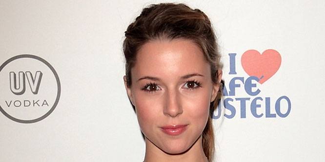 Alona Tal - Age, Family, Bio | Famous Birthdays