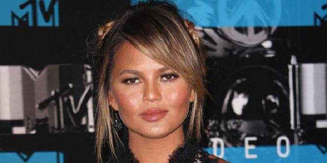 Chrissy Teigen - Age, Family, Bio | Famous Birthdays