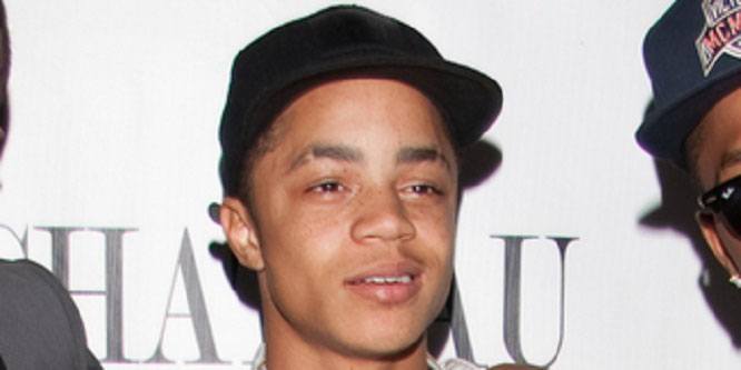 Dominic Thomas - Age, Family, Bio | Famous Birthdays