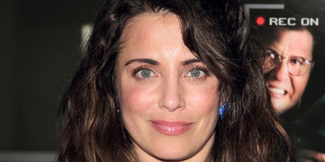 Alanna Ubach - Age, Family, Bio | Famous Birthdays