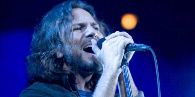 Eddie Vedder - Age, Family, Bio | Famous Birthdays
