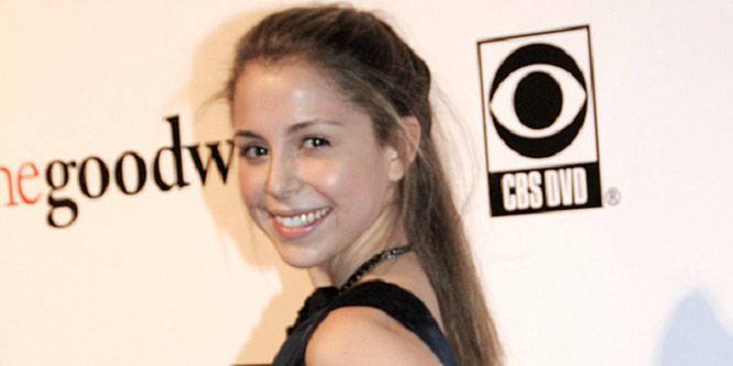 Makenzie Vega - Age, Family, Bio | Famous Birthdays