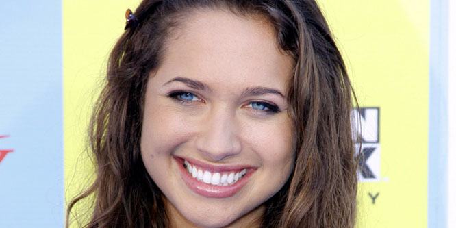 Maiara Walsh - Age, Family, Bio | Famous Birthdays