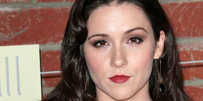 Shannon Woodward - Age, Family, Bio | Famous Birthdays