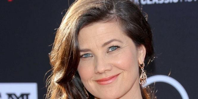 Daphne Zuniga - Age, Family, Bio | Famous Birthdays