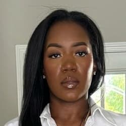 Mia Adams - Age, Bio, Family | Famous Birthdays