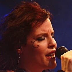 Ailyn - Age, Bio, Family | Famous Birthdays