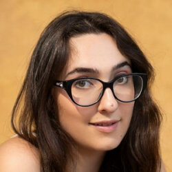 Julia Ain - Age, Bio, Family | Famous Birthdays