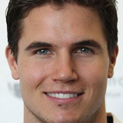 April 21 Celebrity Birthdays | Famous Birthdays