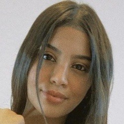 Amyyy.xo__ - Age, Bio, Family | Famous Birthdays