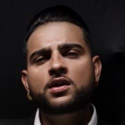 Singers born in India