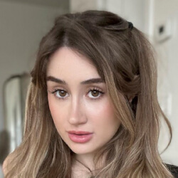 Bronwin Aurora - Age, Bio, Family | Famous Birthdays