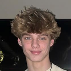 axel.pulls - Age, Bio, Family | Famous Birthdays