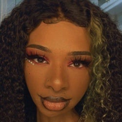 alythuh - Age, Bio, Family | Famous Birthdays