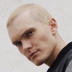Luke Baines - Age, Bio, Family | Famous Birthdays