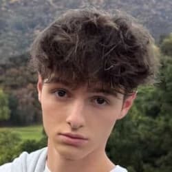 Andreas Eskander - Age, Bio, Family | Famous Birthdays