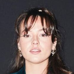 Bea and Her Business - Age, Bio, Family | Famous Birthdays