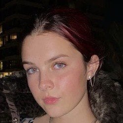 McKenzie Kurtz - Age, Bio, Family | Famous Birthdays