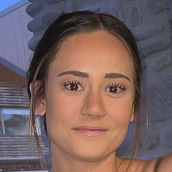 Samantha Best - Age, Bio, Family | Famous Birthdays