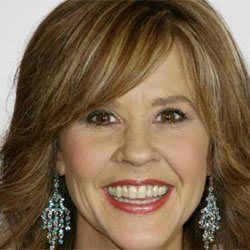 Lizzi Blake - Age, Bio, Family | Famous Birthdays