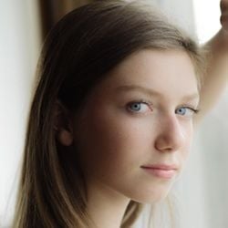 Ellie Blue - Bio, Family | Famous Birthdays